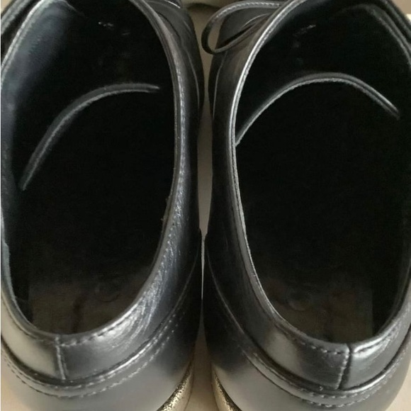 Chanel Calfskin Ankle Boots with Pearl accents Size 39 in box with 2 dust bags - Picture 6 of 9